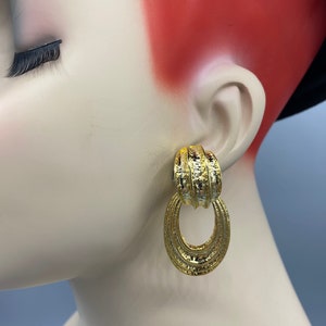 Vintage Chunky Heavy Gold Plated Ribbed Wide Hoop Door Knocker Clip Earrings Z11