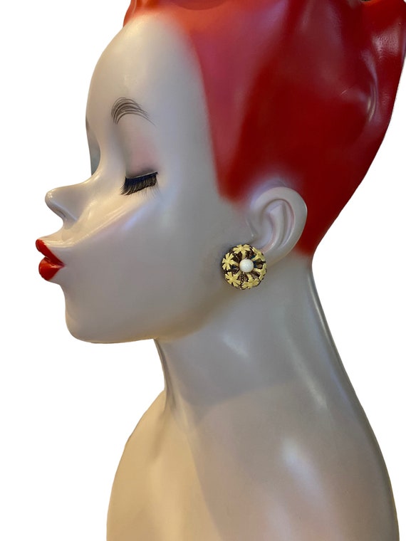 Vintage Lucite and Yellow Enamel Flower Bloom Clu… - image 6