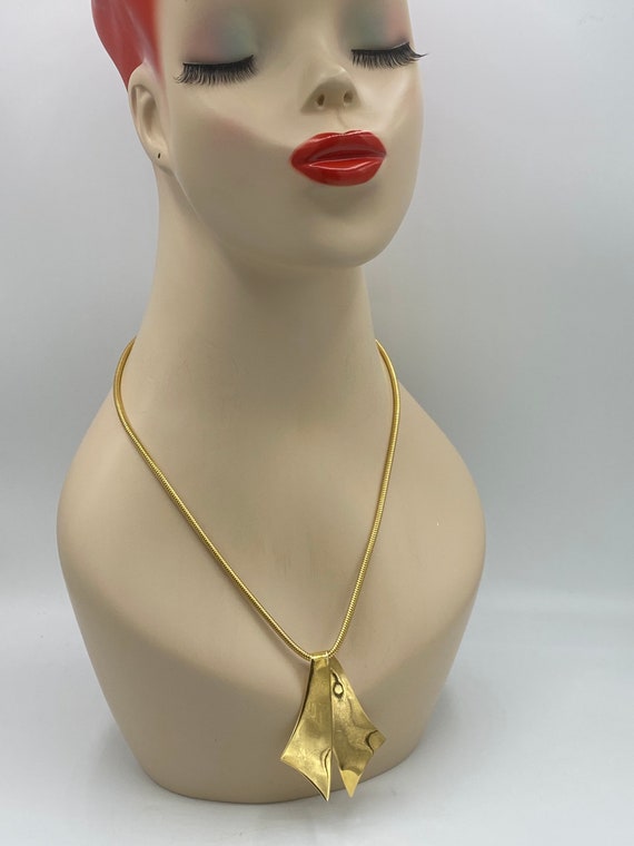 Vintage TRIFARI Gold Plated Ribbon Pendant NECKLA… - image 3