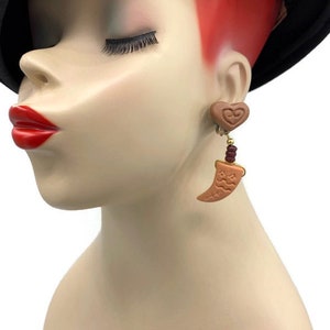Vintage Modernist Tribal Boho Brown Orange Heart  Lucite Horn Clip Earrings 1980s V18