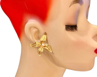 Vintage Gold Plated Orchid Bloom with Faux Pearl Cabochon Pierced Earrings D6 , WW27