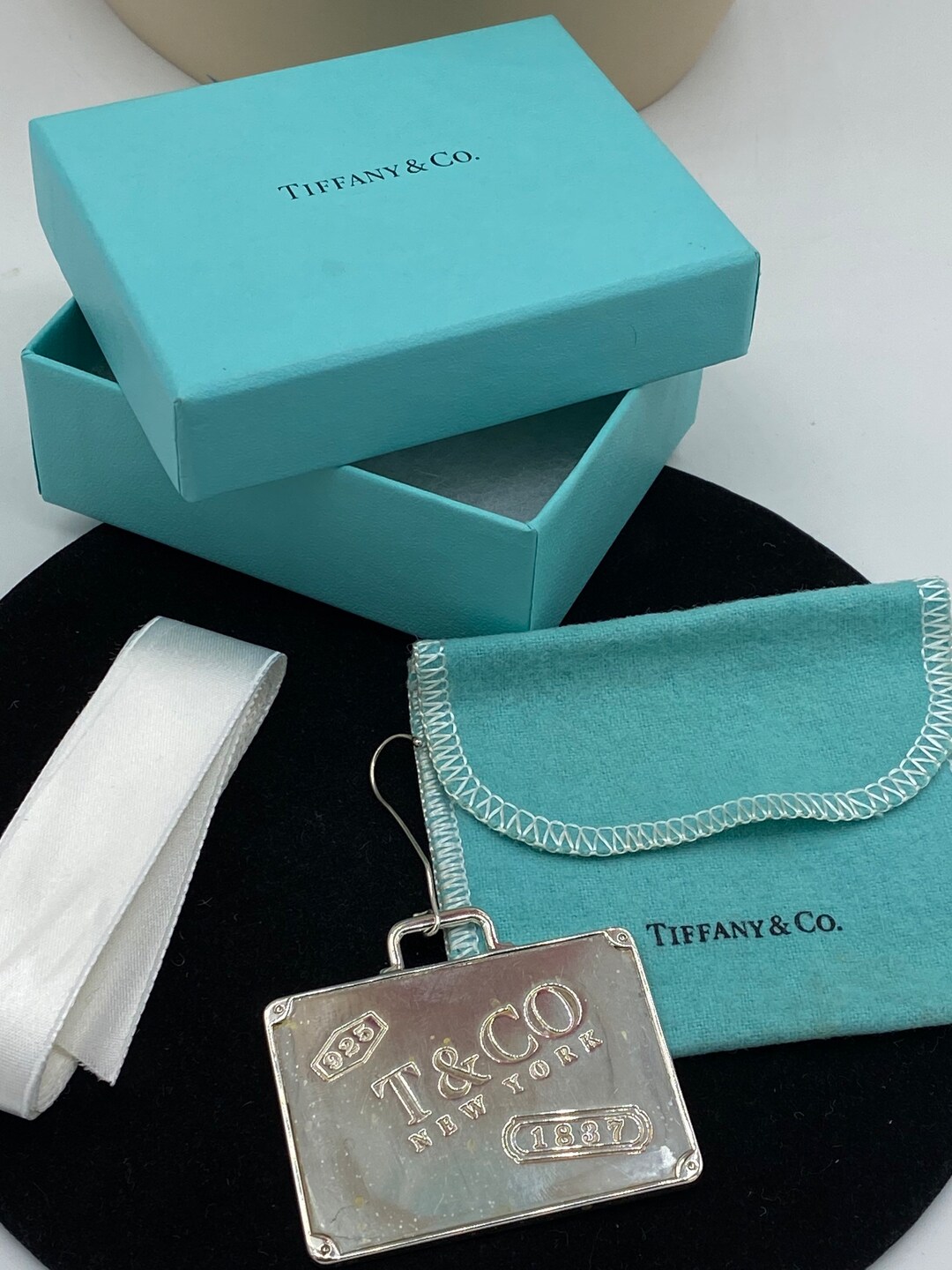 Tiffany　　SILVER　アクセサリーケース　VINTAGE Authentic Vintage Tiffany & Co. Sterling Silver Acorn Pill