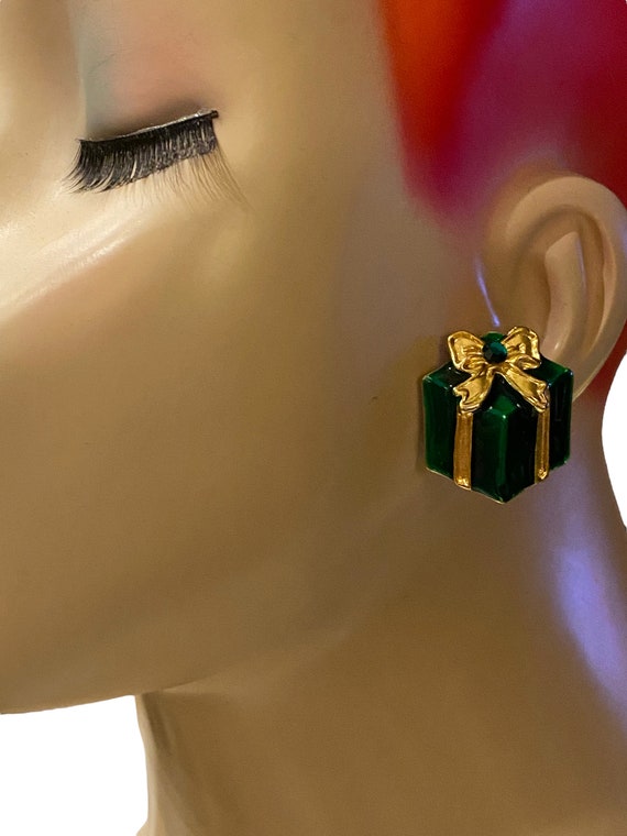 VTG Holiday Green Enamel Christmas Presents Clip … - image 4