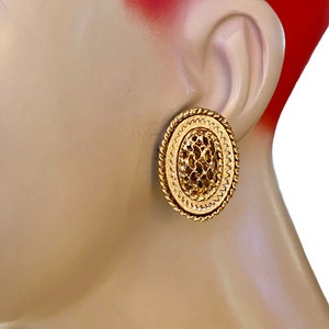 Vintage gold Plated Oval Cameo Shape Reticulated Grill Clip Earrings AT28