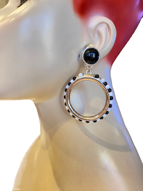 Vtg Chunky Black White Lucite Bead Hoop Circle Clip Earrings 1980s HHH28