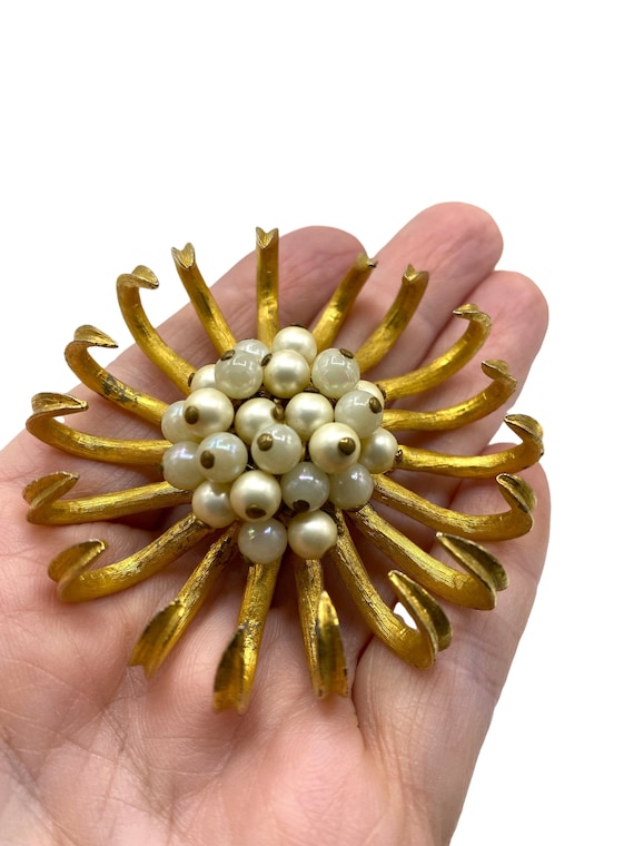 Vintage Sea Anemone Urchin Faux Pearl Brooch AS38