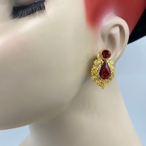 Vintage Faux Red Ruby Gold Plated Teardrop CLIP EARRINGS C30