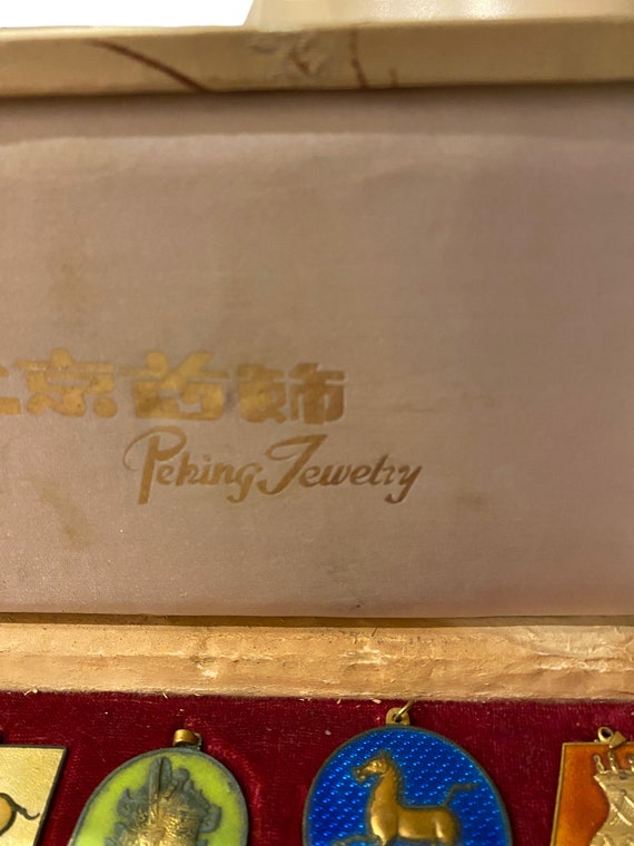MINT Vintage Silk Box Set Chinese Peking Jewelry … - image 3