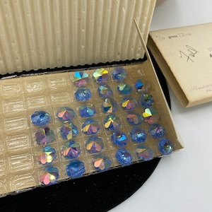 Vintage D.S. & Co. Swarovski 13mm Crystal Light Sapphire Blue Aurora Borealis Austria #5100 31 pcs in box