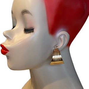 Vintage Ribbed Gold Plated Thin Exaggerated Huggie Modernist Clip Earrings KKK23