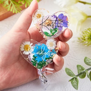 Porta credencial de flor real personalizado, porta credencial de enfermera con corazón personalizado, porta credencial de anatomía cardíaca, regalos para enfermeras, porta credencial retráctil con nombre de enfermera.