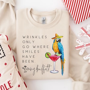 Bluza z kapturem „Zmarszczki idą tylko tam, gdzie były uśmiechy”, koszulka z hołdem dla Parrot, prezent dla fana Jimmy'ego Buffetta