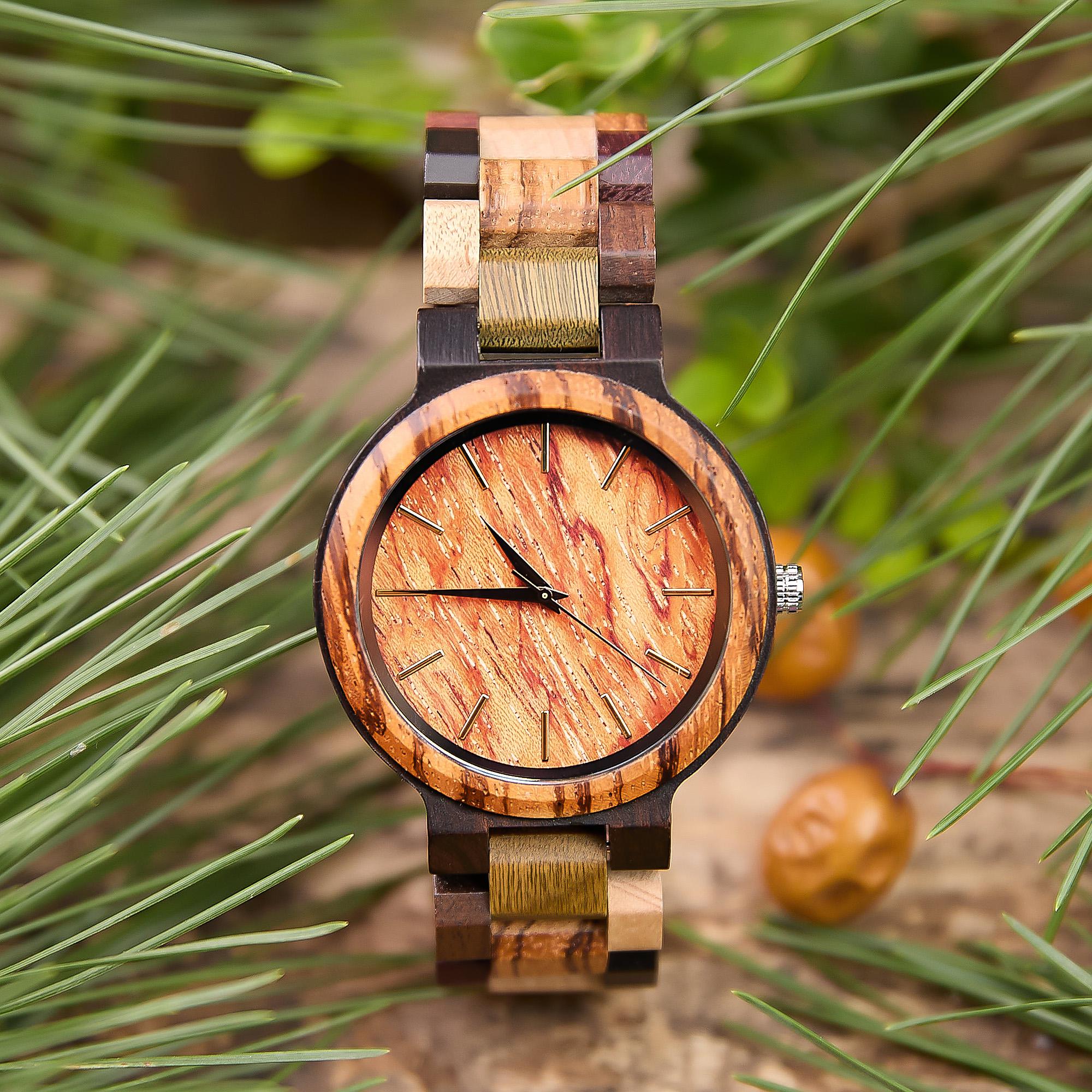 ハッピー Handcrafted Sandalwood Watch: Custom Engraved Wooden