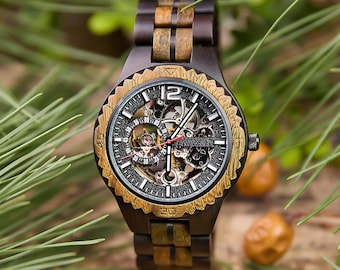Reloj mecánico de madera de arce grabada: esfera esqueletizada, acero inoxidable.