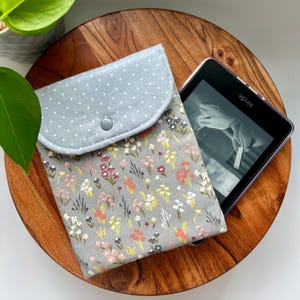 Cottage Garden met bloemen gewatteerde Kindle-hoes voor Kindle Basic, Kindle Paperwhite 2024, Kindle Colorsoft, Kindle scribe en andere Kindle