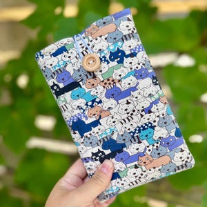 Kawaii neko pattern fabric iPhone sleeve/ iPhone case for iPhone 16 iPhone 16 pro iPhone 16 pro max. Padded iPhone sleeve for smart phones