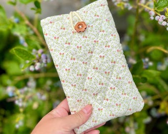 Dainty strawberries quilted boox Palma sleeve. Padded sleeve for boox Palma and Palma 2. Book Palma case, book Palma 2 case