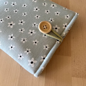 Floral padded Kindle sleeve for kindle basic, kindle paperwhite 2024, kindle colorsoft, kindle scribe and other kindle edition