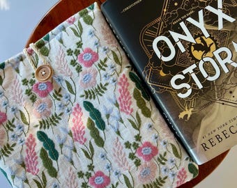 Hermosa funda para libro con estampado de bordado, linda funda para libro que protege tus libros mientras viajas.