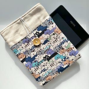 Cute cat  Kindle Cover. Padded Kindle sleeve for kindle, kindle paperwhite, kindle colorsoft and kindle scribe, kobo libra, kobo Clara