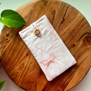 Pink Bow quilte iPhone sleeve/ iPhone case for iPhone 16 iPhone 16 pro iPhone 16 pro max. Padded iPhone sleeve for smart phones