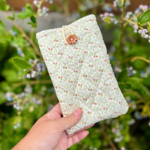 Zierliche Erdbeeren Quilte iPhone Hülle/ iPhone Hülle für iPhone 16 iPhone 16 pro iPhone 16 pro max. Gepolsterte iPhone-Hülle für Smartphones