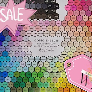Puede incluir: Un gráfico hexagonal Copic Sketch con 358 códigos de color, dispuestos en un patrón de panal. El gráfico incluye nombres y códigos de color, con una estrella rosa que dice "SALE" y una etiqueta con el logotipo "MAWABOOKS".