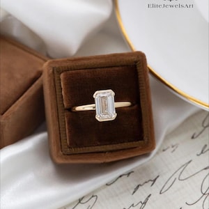Anel solitário com diamante lapidado em esmeralda e cravação em bisel | Anel de noivado com diamante moissanita de 2 quilates | Aliança clássica em ouro 14k | Elegante anel de aniversário