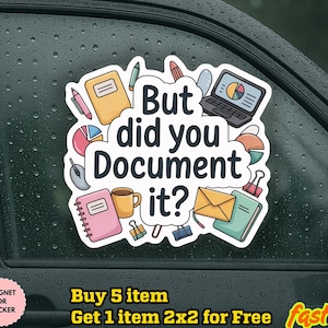 Könnte beinhalten: Ein weißer Aufkleber mit dem Text "But did you Document it?" umgeben von Illustrationen von Büroartikeln, darunter ein Laptop, Notizbücher und eine Kaffeetasse. Der Aufkleber ist wasserfest und kann als Magnet verwendet werden.