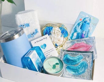 Presentförpackning för självvård - Pocketkram, ljus och mysiga strumpor
