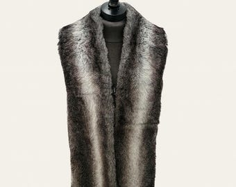 Bufanda larga de piel sintética de Adrienne Landau (talla S)