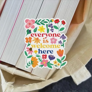 Pegatina "Todos son bienvenidos" con diseño floral bohemio, vinilo, pegatina de igualdad, pegatina de diversidad e inclusión, pegatina de espacio seguro LGBT, regalo LGBT