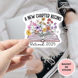 Floral boek een nieuw hoofdstuk begint sticker gepensioneerd 2025, gepensioneerd 2025 cadeau, pensioen sticker, boekenliefhebber vinyl sticker, leraar gepensioneerd 2025