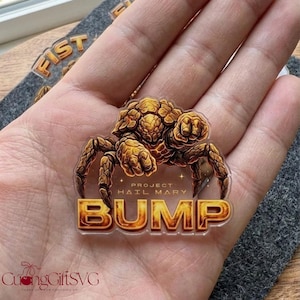 Pugno sul mio pancione - Spille in acrilico/ Spille ispirate a Project Hail Mary/ Spille Rocky/ Adesivo a tema libri / Fantascienza / BookTok / Spille da lettura/ Amaze