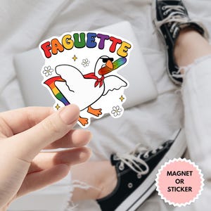 Sticker canard fierté - sticker cape drapeau du progrès, cadeau LGBTQ+, sticker queer drôle, oie fière, sticker affirmatif mignon