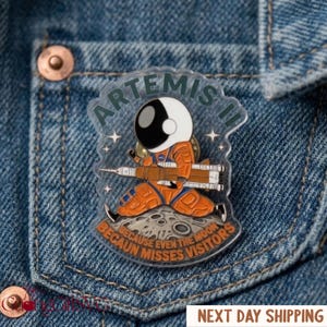 Pin de la misión Artemis II, botón de regreso a la Luna 2026, insignia espacial retro, regalo para amantes de la astronomía, botones para mochilas de exploración espacial.
