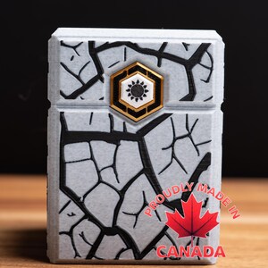 Boîte de rangement MTG White Plains Accent pour Magic: The Gathering - Stockage de cartes unique et respectueux de l'environnement pour les collectionneurs