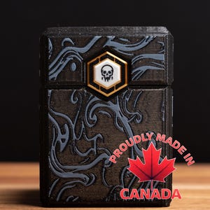 Boîte de rangement MTG noire accent marais pour Magic: The Gathering - Stockage de cartes unique et respectueux de l'environnement pour les collectionneurs