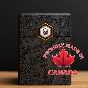 Deck Box MTG noir des marais pour Magic: The Gathering - Un espace de rangement unique et respectueux de l'environnement pour les collectionneurs