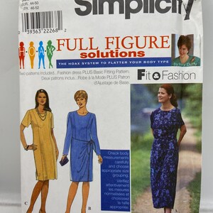 Può includere: Modello di cucito Simplicity per un abito alla moda per figure intere, taglie 18W-24W. Il modello include opzioni per un abito di vestibilità di base. La copertina presenta illustrazioni degli stili di abito e istruzioni di misurazione.