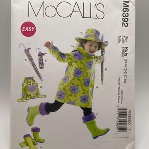 Op de afbeelding: Een set van drie keramische mokken met een gespikkelde, matte afwerking. De mokken zijn in crème, lichtgrijs en donkergrijs. Elke mok heeft een eenvoudig, minimalistisch ontwerp, ideaal voor koffie of thee.