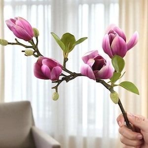 Tallo de magnolia artificial rosa: elegante arreglo floral para bodas y el hogar.