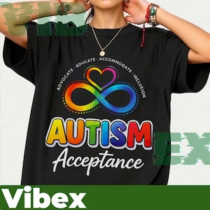 Puede incluir: Camiseta negra con un diseño gráfico colorido que promueve la aceptación del autismo. El diseño incluye un símbolo de infinito arcoíris y un corazón, con las palabras "AUTISM Acceptance" en letras coloridas. La camiseta también tiene las palabras "ADVOCATE • EDUCATE • ACCOMMODATE • INCLUSION".