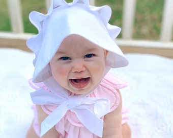 White Monogrammed Baby Bonnet, Baby Girl Bonnet with Buttons, Ties under the chin, Personalized White Bonnet with White Piping, Baby Sun Hat