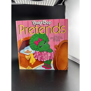 Baby Bop Pretends by Mary Ann Dudko Margie Larsen Barney Dinosaur Vtg 1997 SC