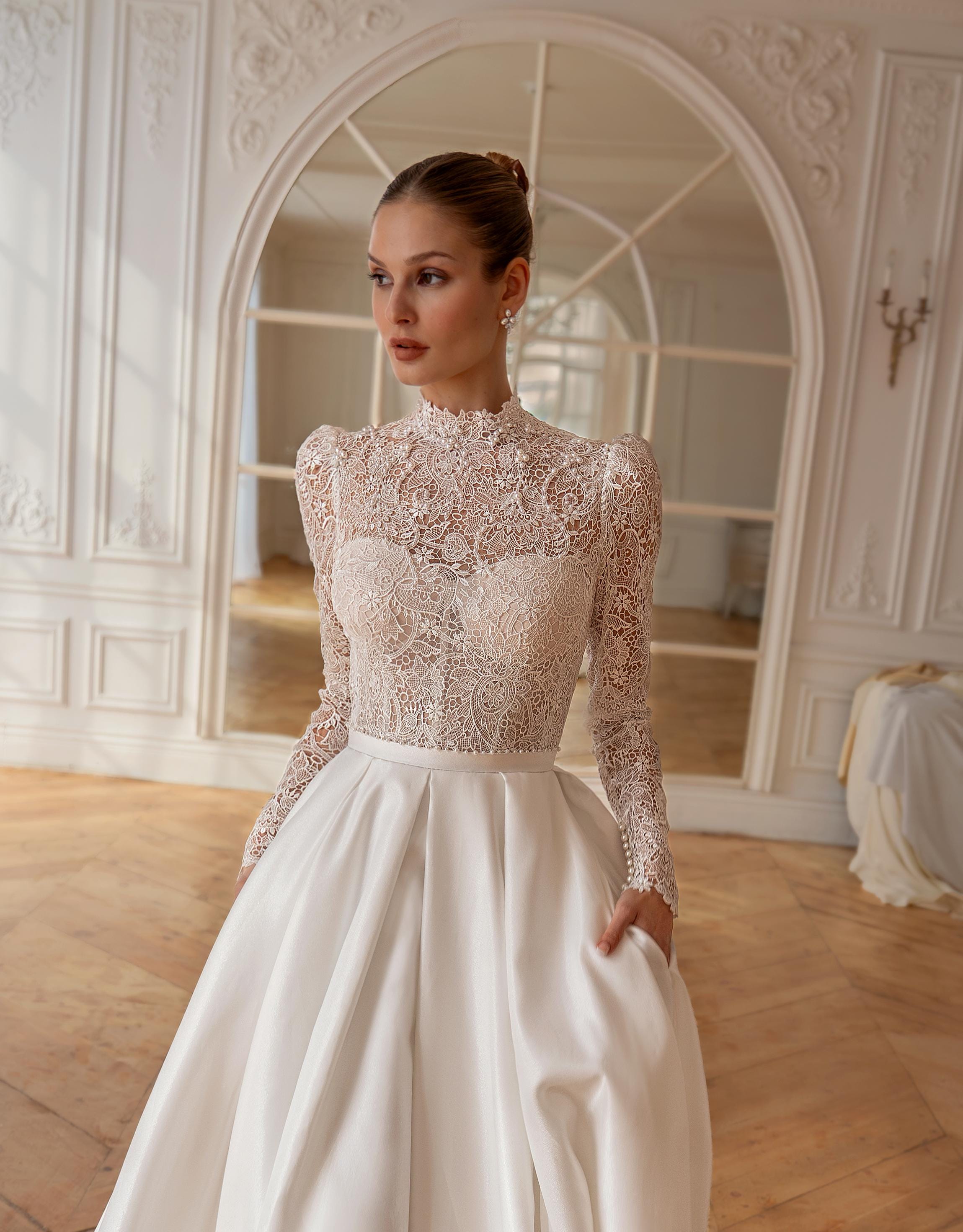 Halter Neck High Neck Lace Maxi Dress Victorian Vintage Ball Gown Vintage  Bridal Dresses Elegant Long-sleeve Lace Wedding Dress With A High