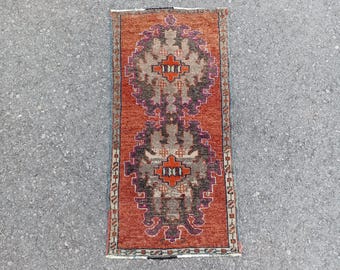 Handmade Wool Oushak Rug: Vintage Turkish Small Area Rug (1.11x3.10 FT)