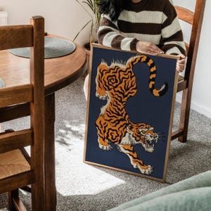 Japanische Tigerkunst, mutige traditionelle Wandkunst, wildes Tigerdekor, Tierwanddekor, einzigartiger Tigerdruck, asiatische Wandkunst, Dschungeldekor Bild 7