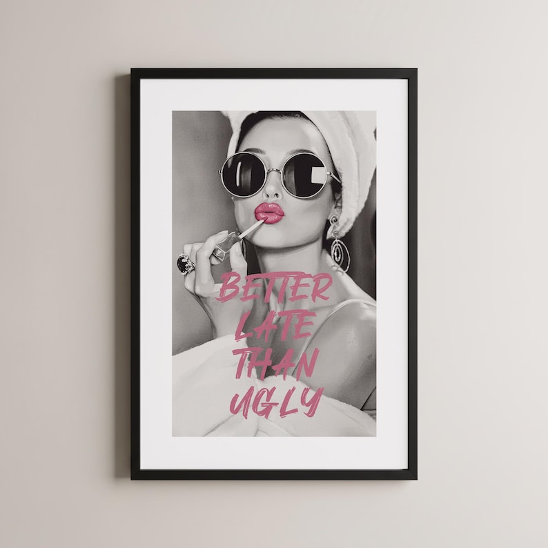 Arte di Audrey Hepburn, poster di "Meglio tardi che brutto", poster di film vintage, decorazioni murali, arte cinematografica classica, arredamento per la casa, arte murale di film immagine 1