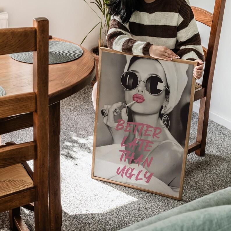 Arte di Audrey Hepburn, poster di "Meglio tardi che brutto", poster di film vintage, decorazioni murali, arte cinematografica classica, arredamento per la casa, arte murale di film immagine 7